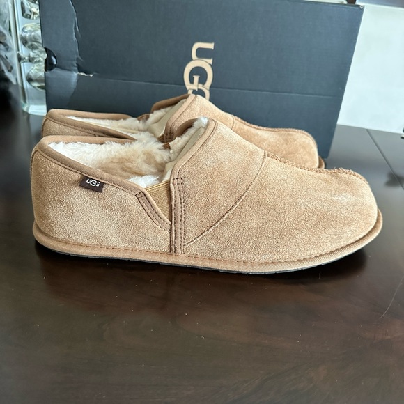 UGG Leisure Suede Slip On - Picture 3 of 7